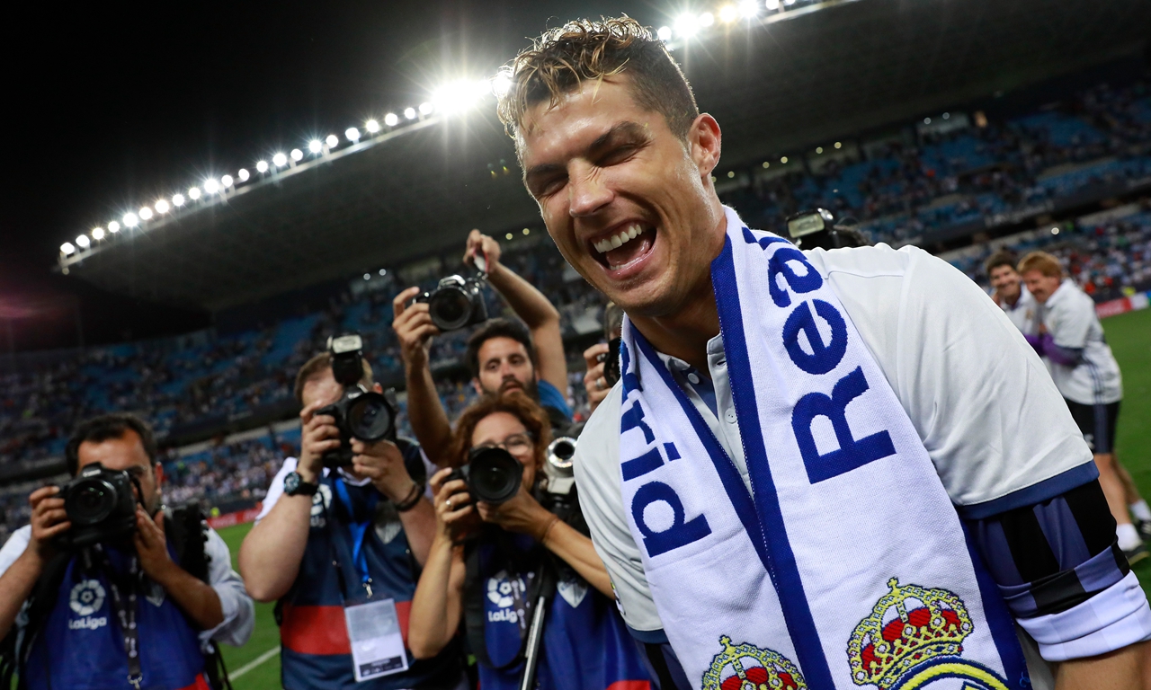 《黑神话：悟空》荣获金摇杆年度游戏大奖，“袈裟我收下了，年底将带来惊喜”