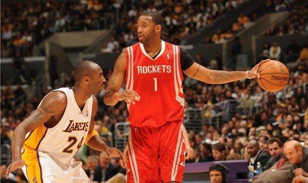 主场勇挫卫冕冠军绿衫军 活塞暌违17年8连胜