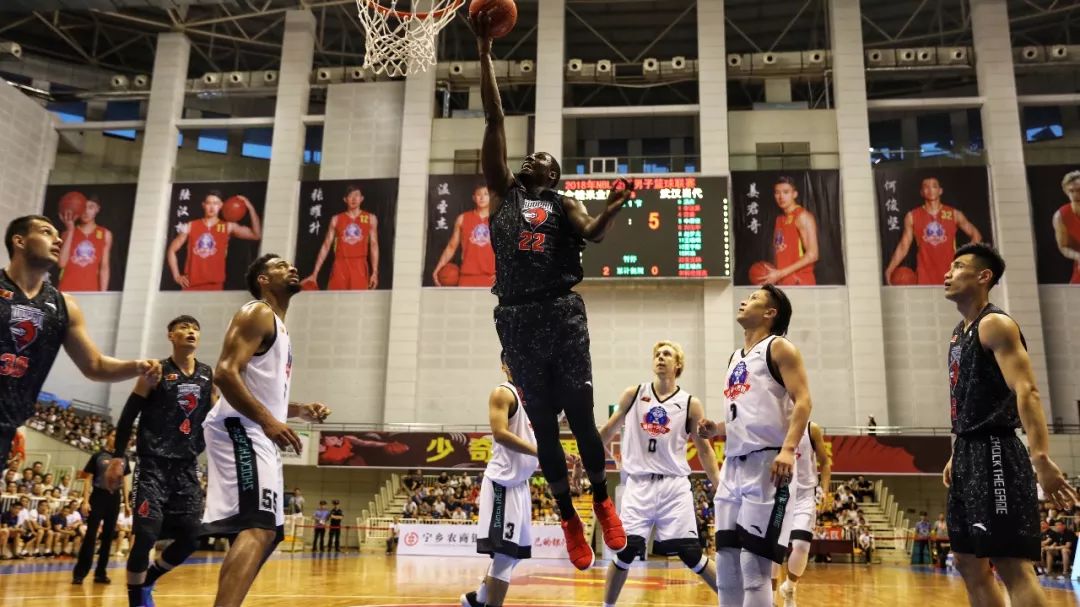 西亚卡姆30+14鲍尔替补33+8 步行者胜黄蜂止13连败