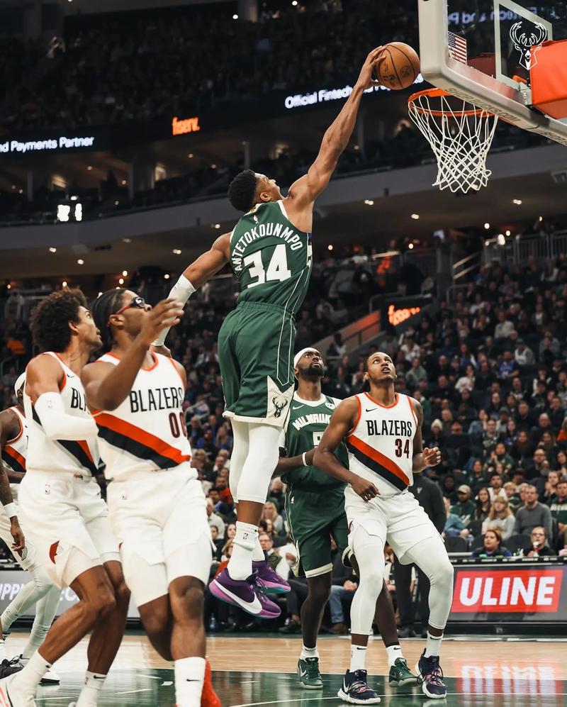 简直令人叹为观止，11年前的今天，拉姆塞打进了欧冠历史上最伟大的进球之一