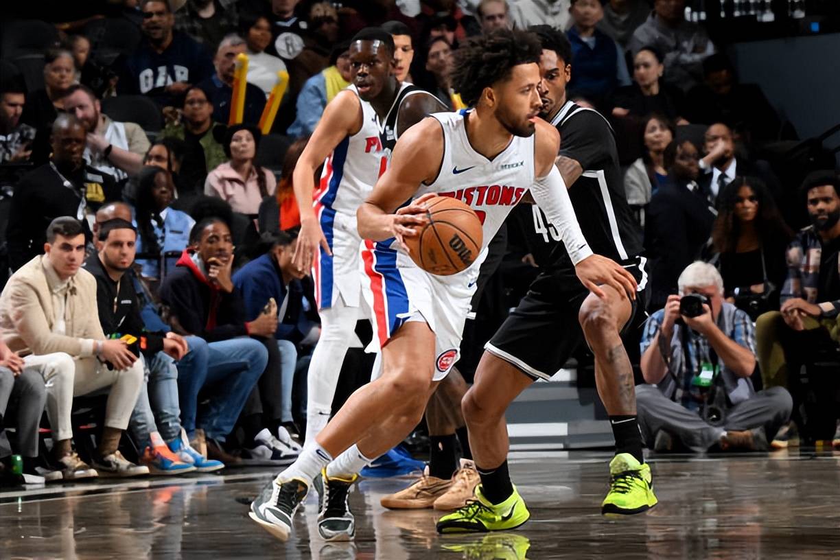 NBA｜还得是库里！单节20分累计达到45次创造历史